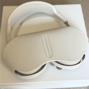 Apple AirPods Max with Smart Case- Like New!